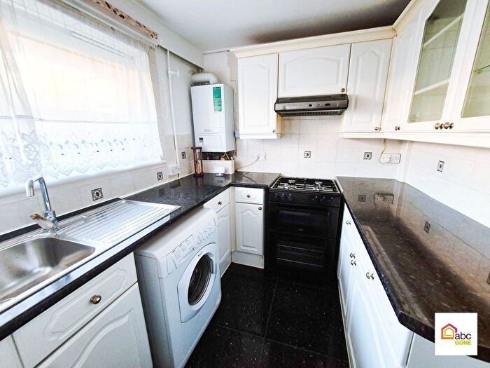 3 Bedroom Maisonette To Rent In Grove Crescent Road, London, E15