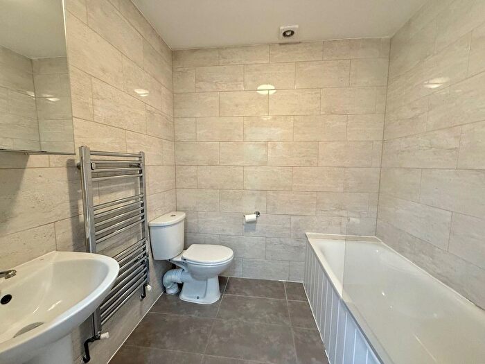 1 Bedroom Flat To Rent In Temple Moore House, Liscombe, Bracknell, RG12