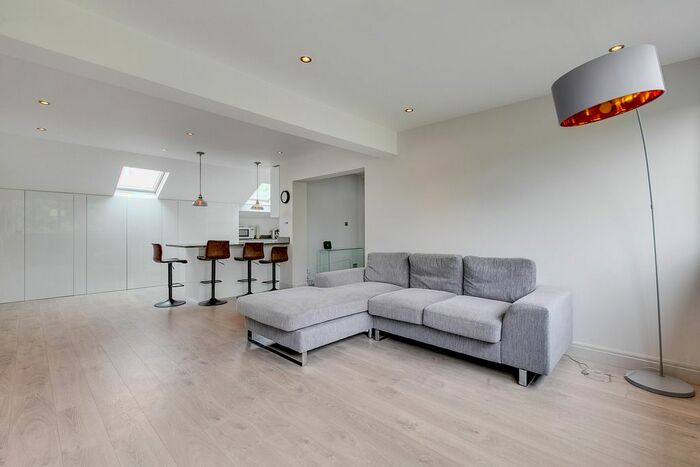 2 Bedroom Flat To Rent In Worple Road, London, SW19