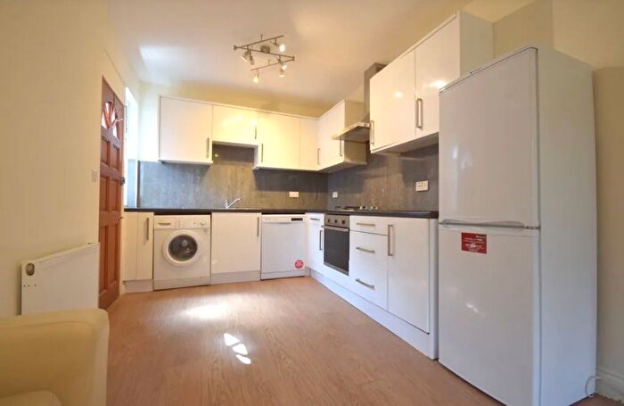 4 Bedroom Flat To Rent In Franciscan Road, London, SW17