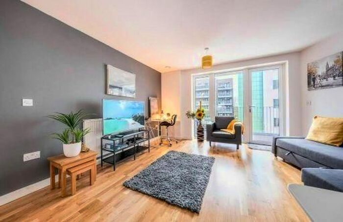 2 Bedroom Flat To Rent In Windsor Road, Slough, SL1