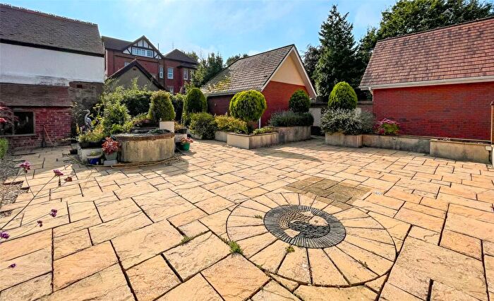 2 Bedroom Apartment For Sale In Walshaw Avenue, Colwyn Bay, Conwy, LL29