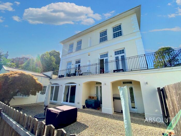 2 Bedroom Flat To Rent In Babbacombe Road, The Hollies, TQ1