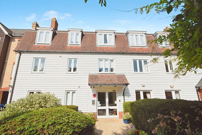 1 Bedroom Flat For Sale In Roche Close, Rochford, Essex, SS4