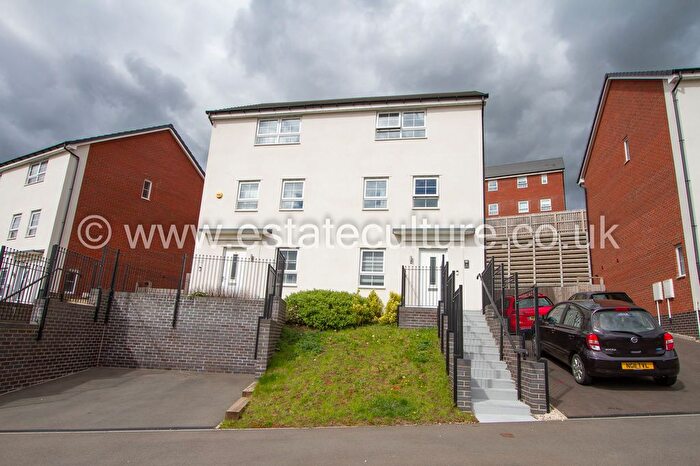 4 Bedroom Semi Detached House For Sale In Gorsy Way, Nuneaton, CV10