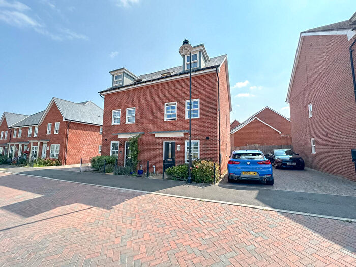 3 Bedroom Terraced House To Rent In Bazeley Road, Waterlooville, PO7