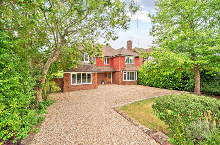 5 Bedroom Detached House For Sale In Broomleaf Road, Farnham, Surrey, GU9