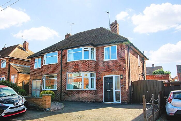 3 Bedroom Semi-Detached House For Sale In Farleigh Avenue, Wigston, LE18