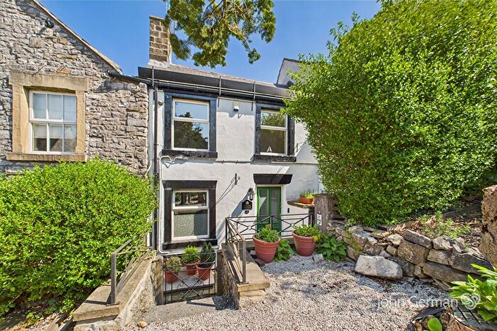 2 Bedroom Cottage For Sale In Church Street, Tideswell, SK17