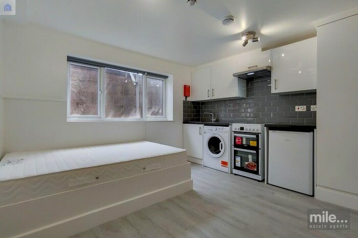 Studio To Rent In Sunnyside Terrace, London, NW9