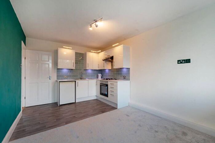 2 Bedroom Flat For Sale In Phipps Bridge Road, Mitcham, CR4