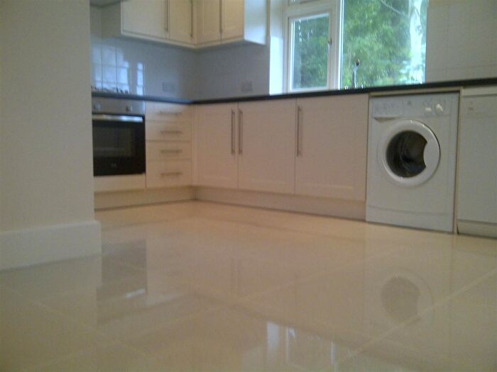 2 Bedroom Maisonette To Rent In Elmfield Way, South Croydon, CR2