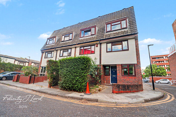 4 Bedroom Semi Detached House To Rent In Union Drive, London, E1