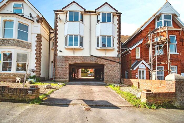2 Bedroom Flat For Sale In Glendinning Avenue, Weymouth, DT4