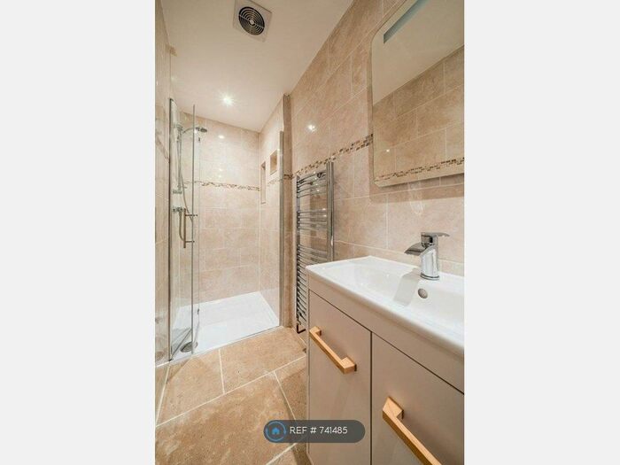 1 Bedroom Flat To Rent In First Floor, Sheffield, S8