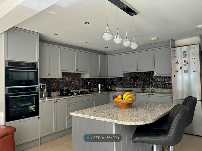 4 Bedroom Detached House To Rent In Christchurch Close, Birmingham, B15