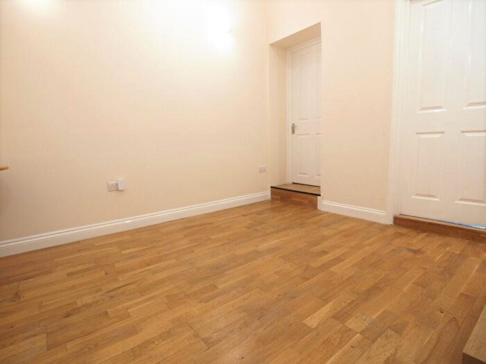 1 Bedroom Flat To Rent In Hornsey Road, Islington, N7