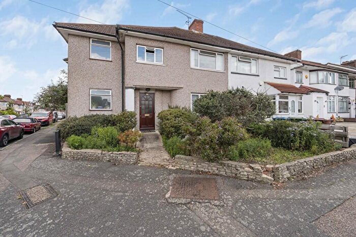 5 Bedroom Semi-Detached House For Sale In Kingshill Drive, Harrow, HA3