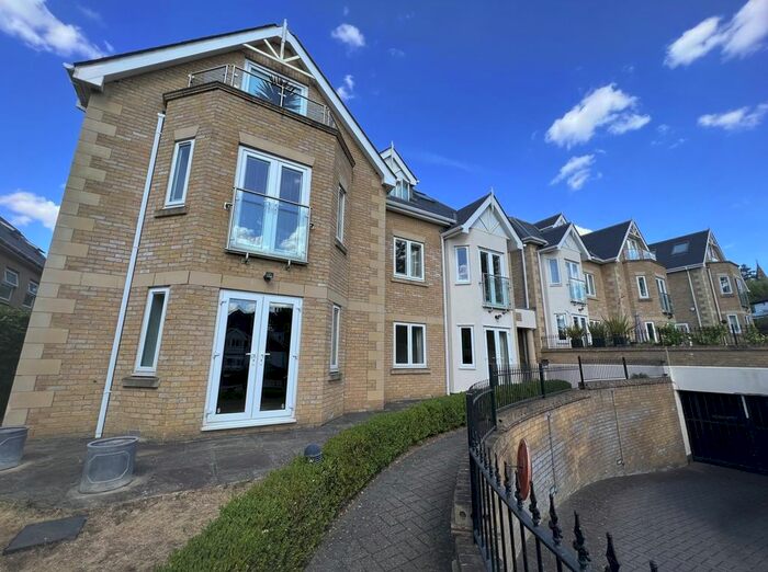 2 Bedroom Flat To Rent In Bethany House, Slades Hill, Enfield, Middlesex, EN2