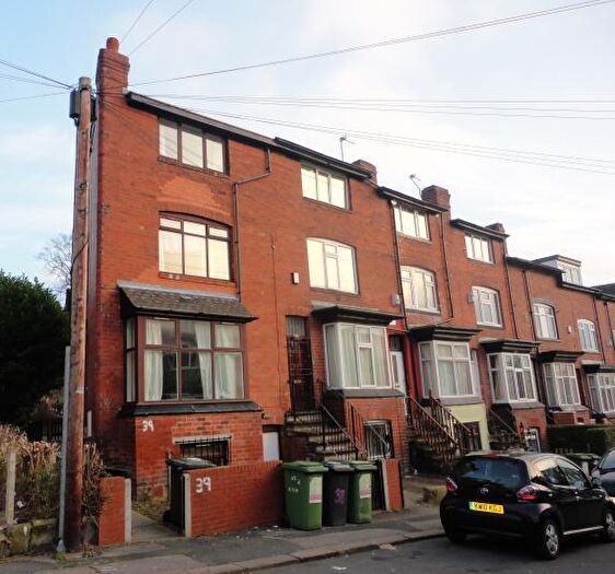 5 Bedroom Property To Rent In Manor Drive, Hyde Park, Leeds, LS6