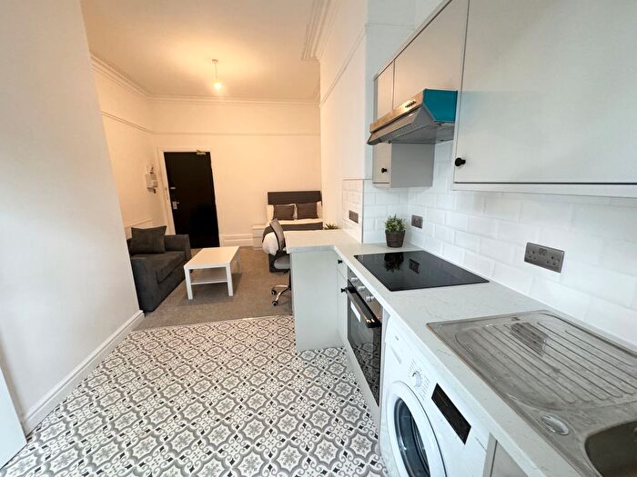 1 Bedroom Studio To Rent In Flat, Kelso Road, LS2