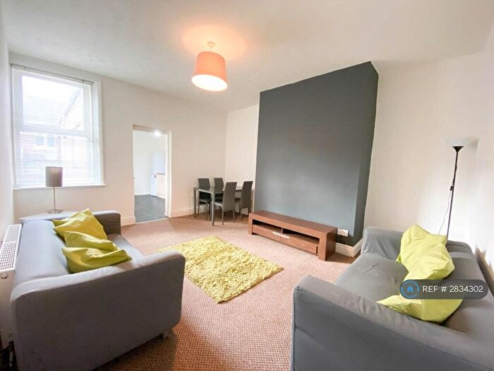 3 Bedroom Flat To Rent In Wingrove Road, Newcastle Upon Tyne, NE4