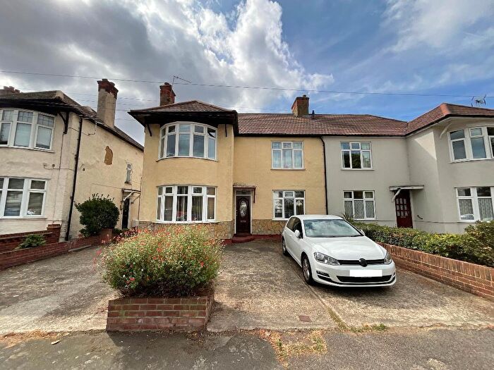 2 Bedroom Maisonette For Sale In Suttons Avenue, Hornchurch, Essex, RM12