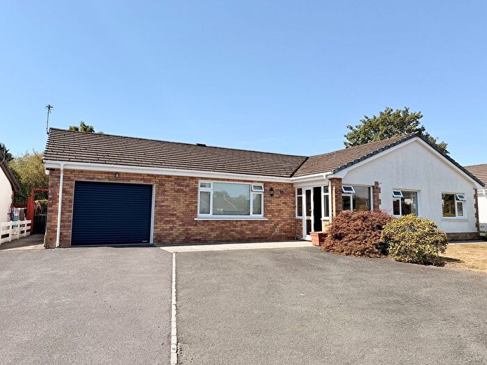 4 Bedroom Detached Bungalow For Sale In Dingat Close, Llandovery, Carmarthenshire., SA20