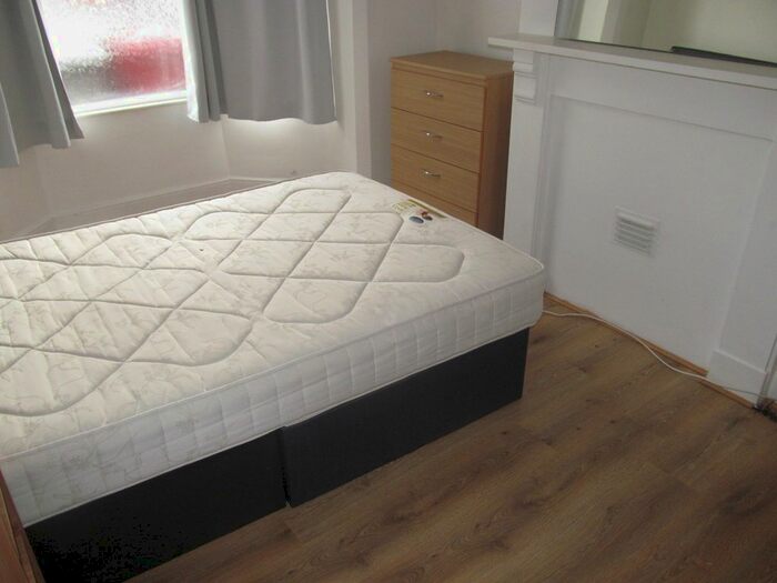 5 Bedroom Terraced House To Rent In Radstock Road, Reading, RG1