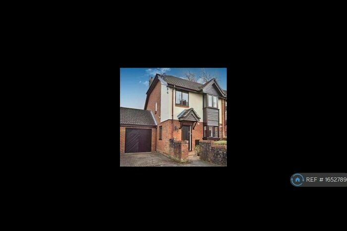 3 Bedroom Terraced House To Rent In Fairholme Gardens, Farnham, GU9
