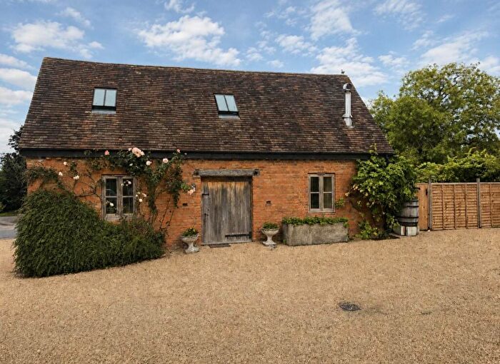2 Bedroom Barn Conversion To Rent In Salters Lane, Aylesbury, HP18