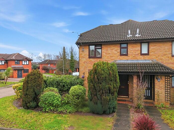1 Bedroom End Of Terrace House For Sale In Archates Avenue, Grays, Essex, RM16