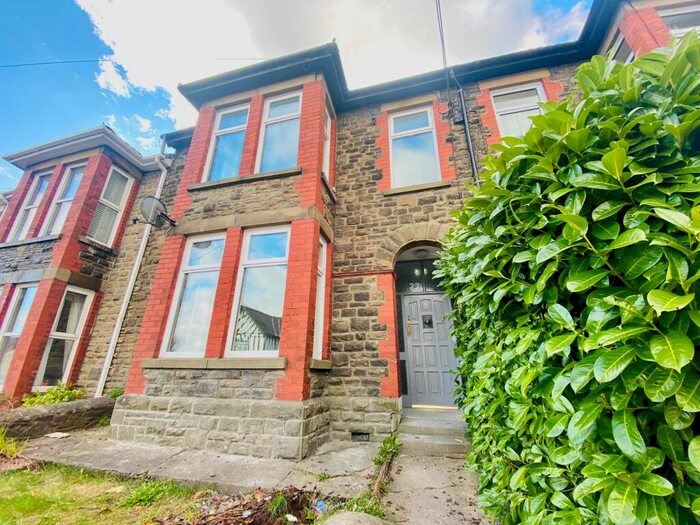 2 Bedroom Flat To Rent In Cefn Road, Blackwood, NP12