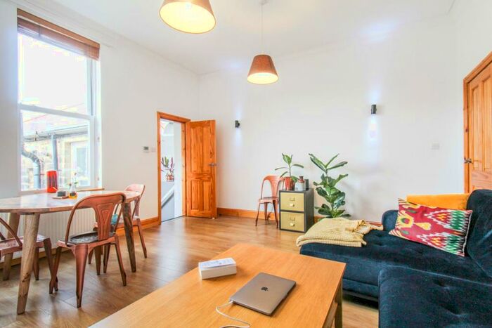 2 Bedroom Apartment To Rent In Burton Crescent, Headingley, LS6