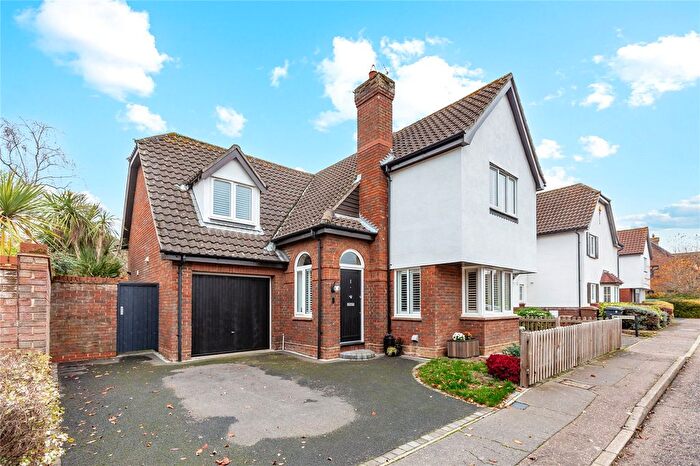 4 Bedroom Detached House For Sale In Dolby Rise, Chelmer Village, Chelmsford, Essex, CM2