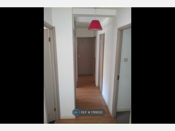 3 Bedroom Flat To Rent In Ethelburga Street, London, SW11