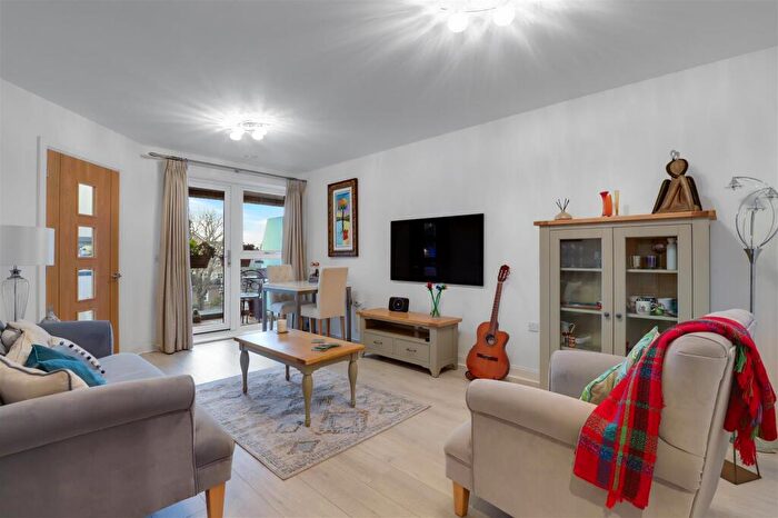 2 Bedroom Apartment For Sale In Lewis House, Beulah Hill, London, SE19
