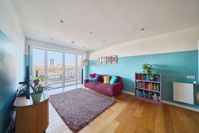 2 Bedroom Flat For Sale In Prospect Row, London, London, E15