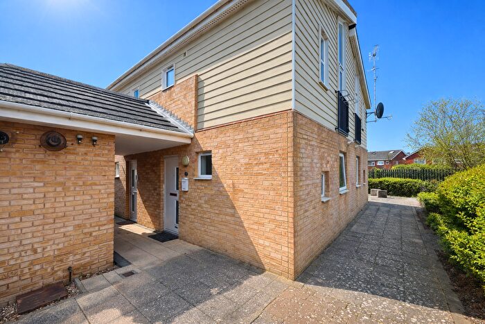 1 Bedroom Flat For Sale In Onyx Drive, Sittingbourne, ME10