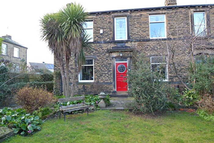 3 Bedroom Semi Detached House For Sale In Croft Street, Idle, Bradford, BD10