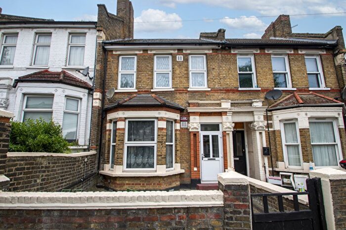 3 Bedroom Terraced House For Sale In Griffin Road, Plumstead, London, SE18
