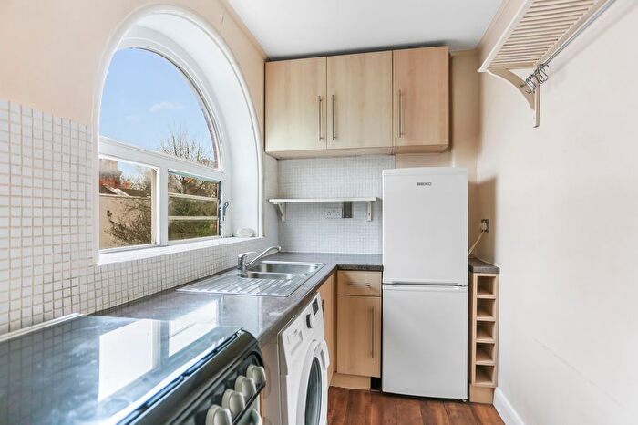 2 Bedroom Flat For Sale In Cromwell Road, Hove, BN3