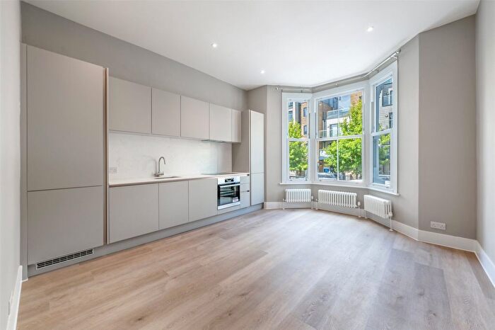 2 Bedroom Flat To Rent In Kilburn Park Road, Maida Vale, London, NW6