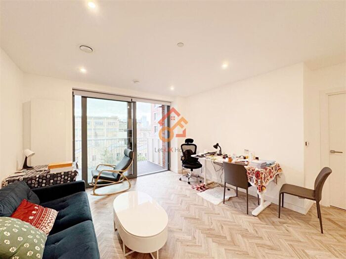 1 Bedroom Flat To Rent In River Apartment, Gillender Street, London, E3
