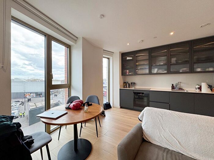 3 Bedroom Flat To Rent In East Apartments, Ashley Road, N17