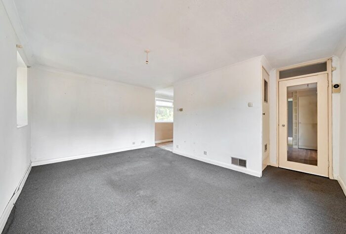 1 Bedroom Flat For Sale In Chenies Close, Tunbridge Wells, Kent, TN2