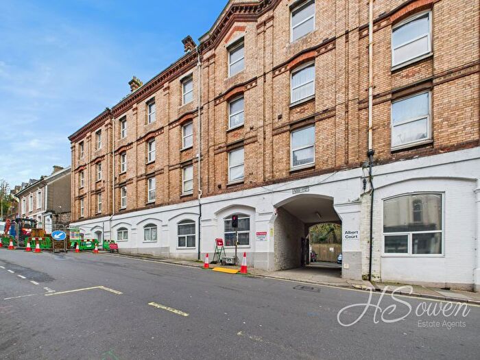 2 Bedroom Flat For Sale In Market Street, Torquay, TQ1