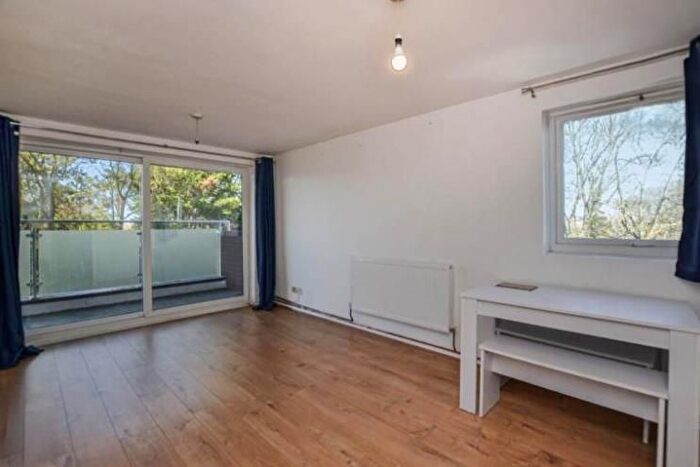 2 Bedroom Flat To Rent In Linksway, London, NW4