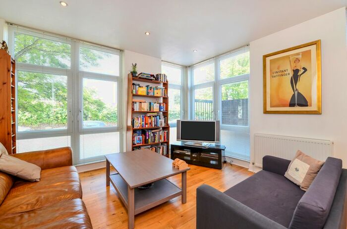 1 Bedroom Flat To Rent In Thackeray House, Gilbert Road, SE11