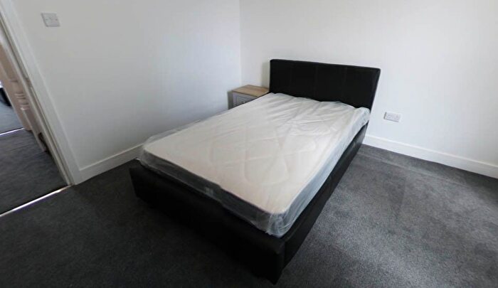 6 Bedroom Semi-Detached House To Rent In Royal Park Avenue, Leeds, LS6